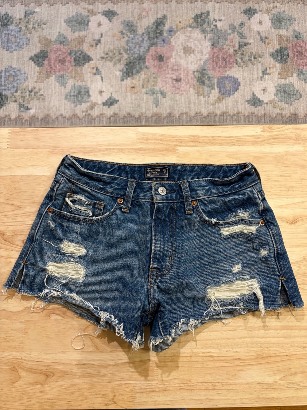 Abercrombie & Fitch Low Rise Short Jean Shorts